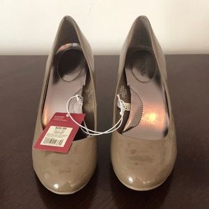 Taupe pumps - NWT!