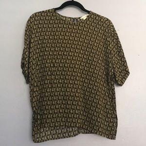 Loose fitting blouse