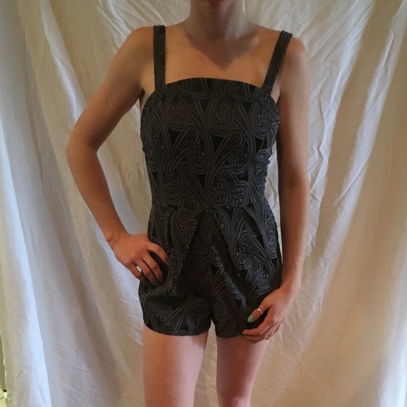 🚫 sold 🚫Tobi romper - Picture 3 of 8