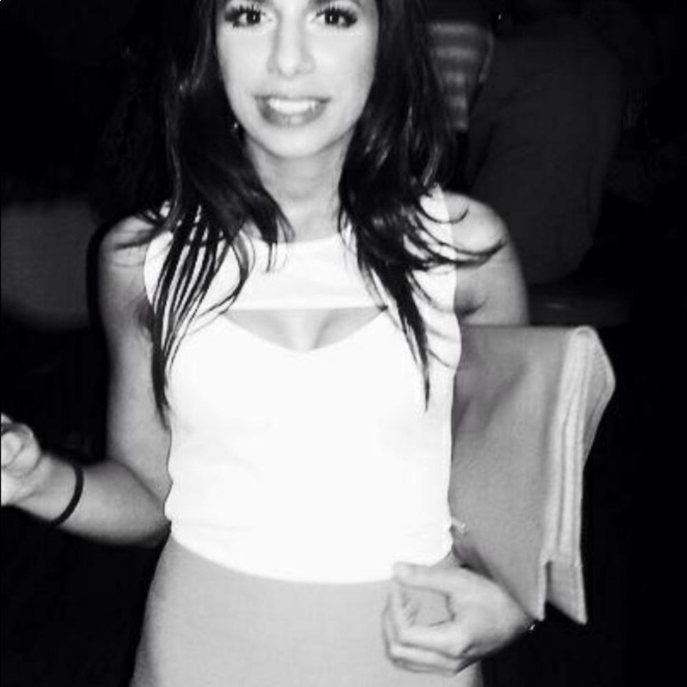 CHARLOTTE RUSSE CREME CROP TOP