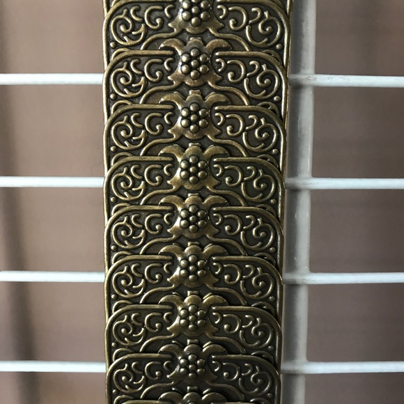 Stretchy antique gold and jeweled buckle belt - Picture 4 of 5