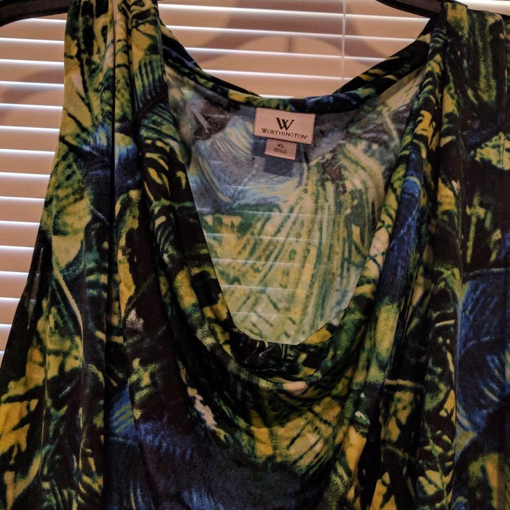 Leaf Patterned Tank - Picture 2 of 2
