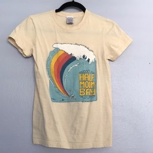 Vintage surfer wave print graphic tshirt
