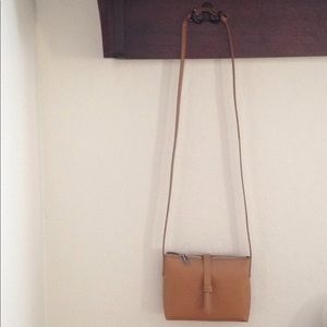 Ryann cross body handbag in Camel