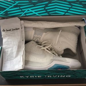 Size 9.5 Nike Kyrie 3