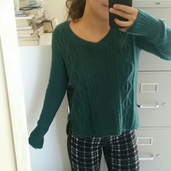 Vintage Deep Green V-neck Knitted Sweater - Picture 3 of 4
