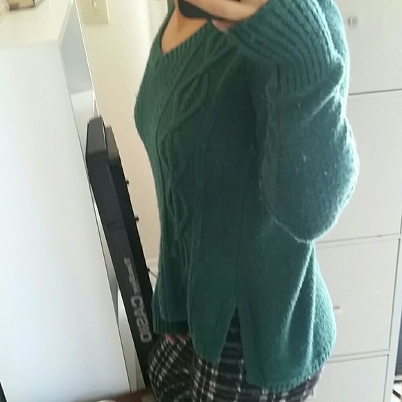 Vintage Deep Green V-neck Knitted Sweater - Picture 4 of 4