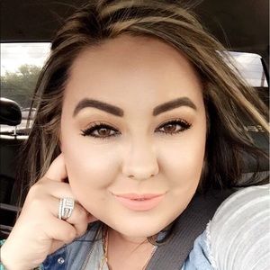 Meet your Posher, Janelle