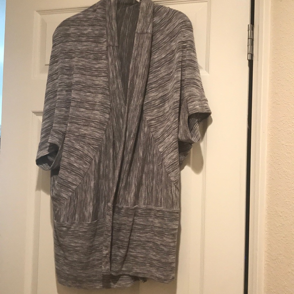 Comfortable short sleeve grey sweater