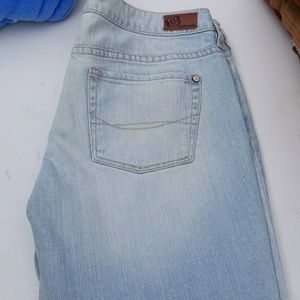 Bullhead light blue jeans in like new condition.