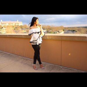 ⬛️ + ⬜️ Off-Shoulder blouse