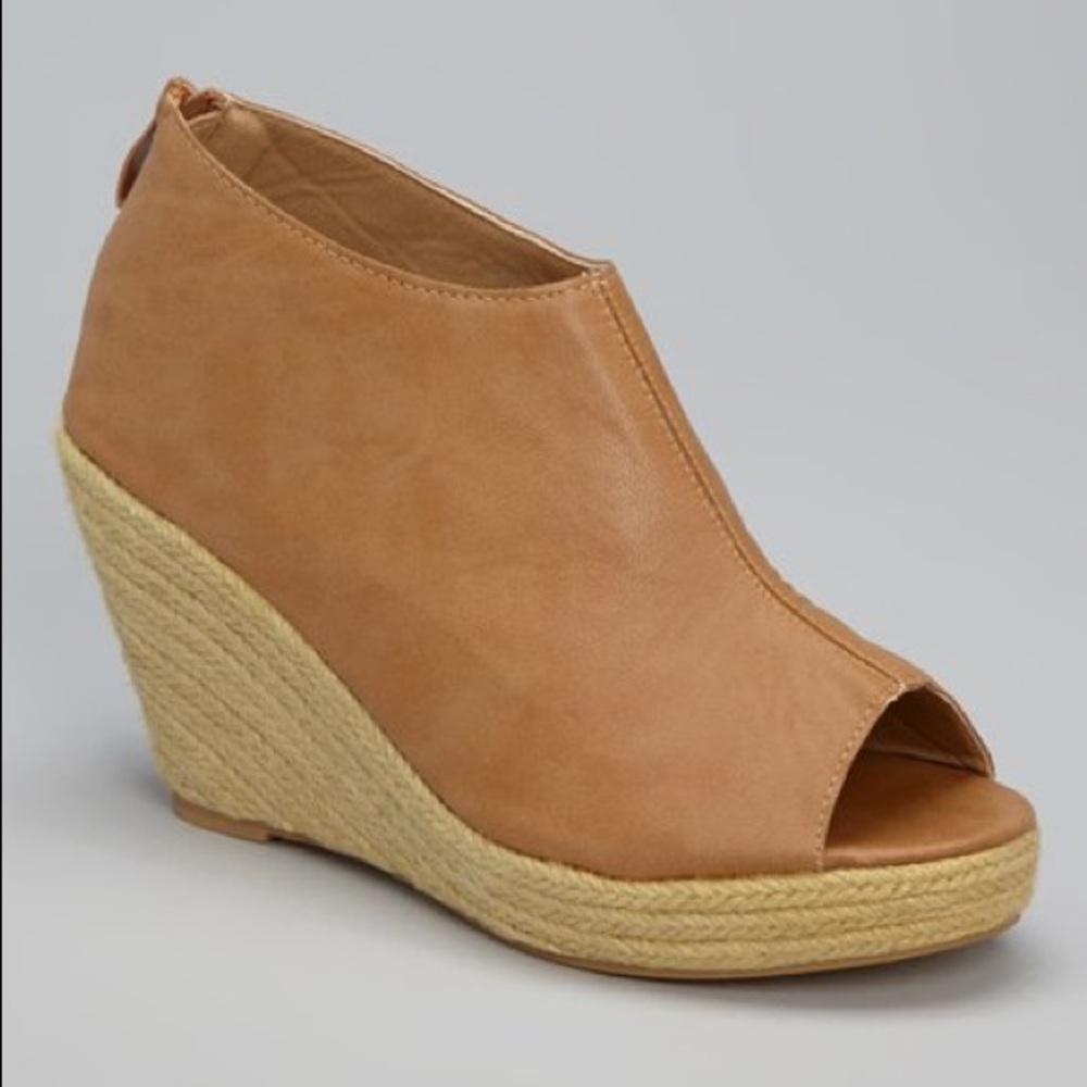 BRAND NEW! Scala peep toe camel leather wedge - 7