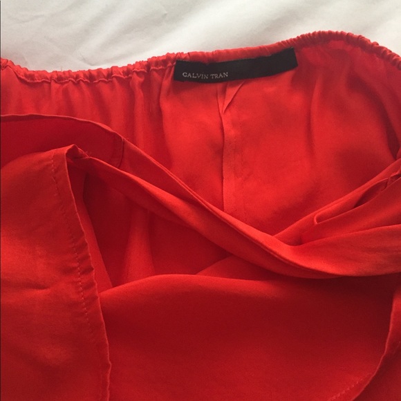 🔥Silk designer top! Gorgeous orange/red color 🔥 - Picture 2 of 4