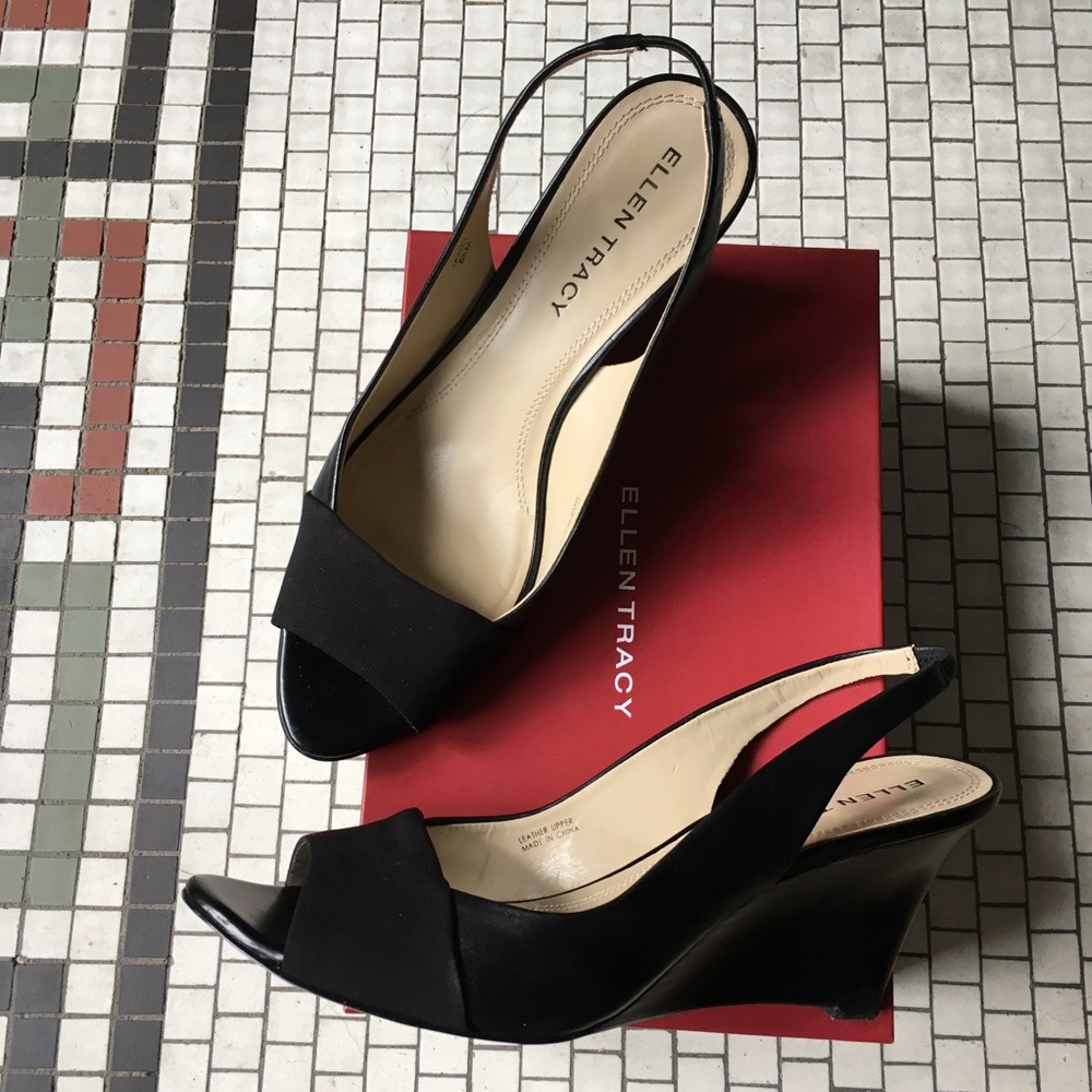 Like new! Open toe black leather wedges size 8.5