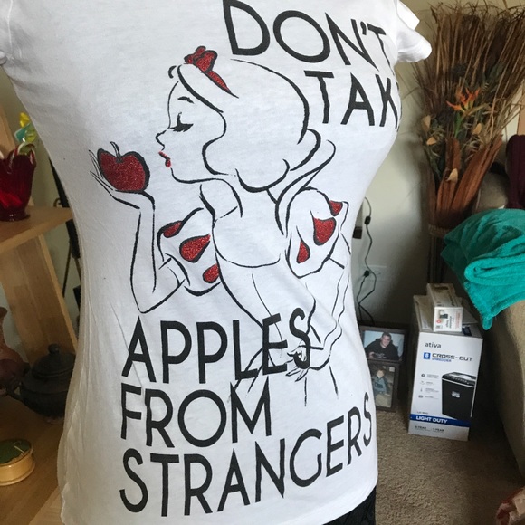 DISNEY SNOW WHITE DONT TAKE APPLES WHITE TSHIRT - Picture 2 of 5