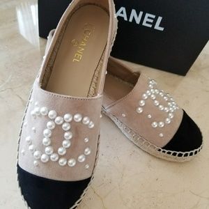 AUTH Chanel Suede Beige Black Pearl Espadrilles