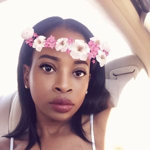 Meet your Posher, Monay