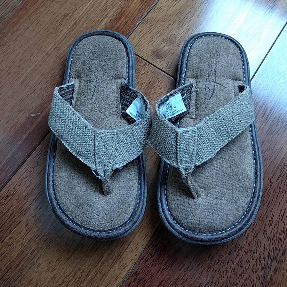 Boy flip flops size 10