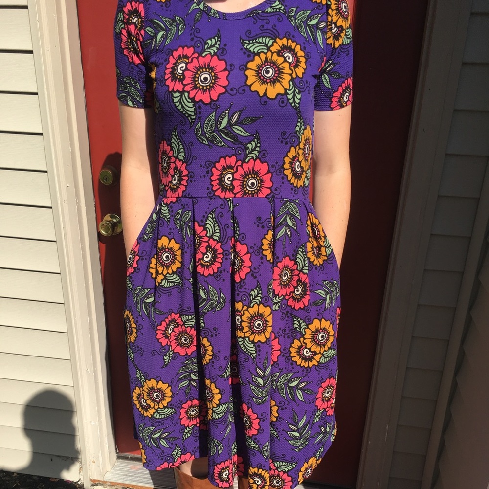 BNWT Lularoe Amelia Floral size Medium (10-12)