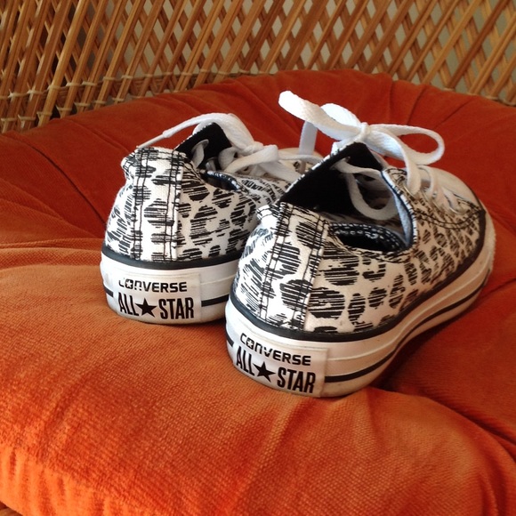 Converse All Star Sneakers! 🐆 - Picture 2 of 4