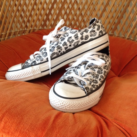 Converse All Star Sneakers! 🐆 - Picture 3 of 4