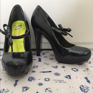 Black glittery heels