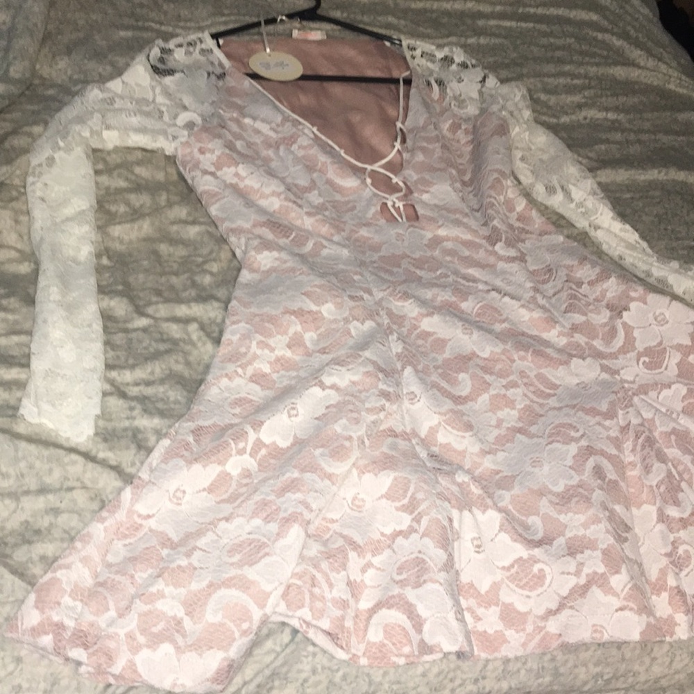 White/nude lace dress long sleeve (AKira)