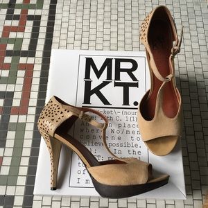 Like new! MRKT t-strap platforms size 8.5