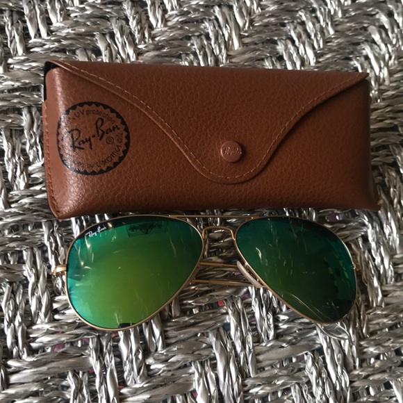 Ray Ban Classic Aviators with green mirror lenses - Picture 4 of 7