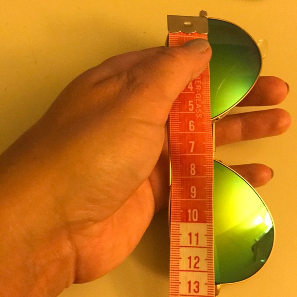 Ray Ban Classic Aviators with green mirror lenses - Picture 6 of 7