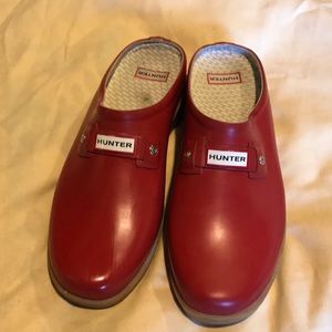 Hunter rain clogs. Cute