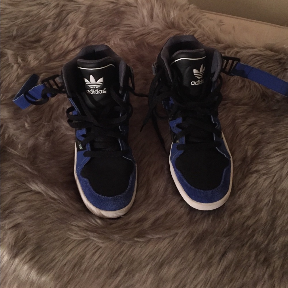 Adidas sneaker for big boys. Perfect condition.