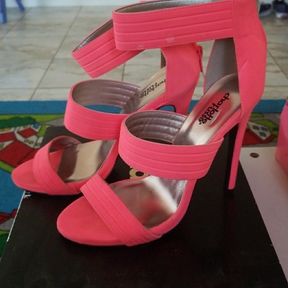 Heels - Picture 3 of 3
