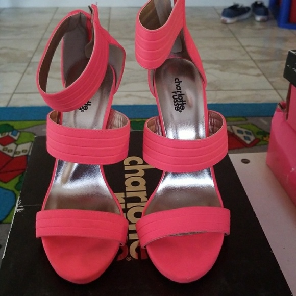 Heels - Picture 2 of 3