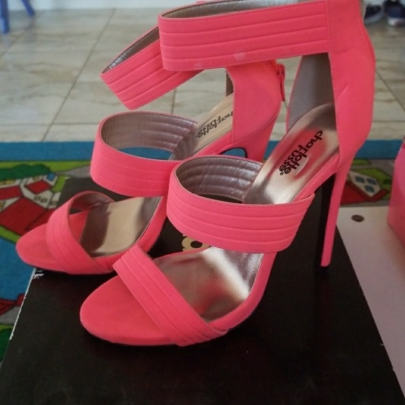 Heels - Picture 3 of 3