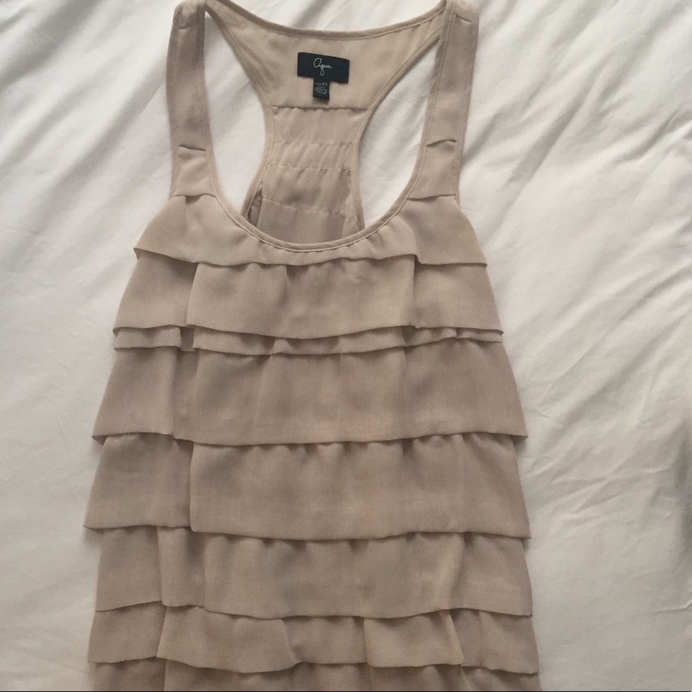 🌸 Fun frilly top!