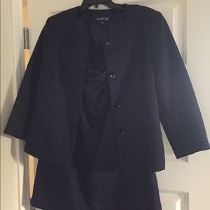 Two piece navy Evan Picone suit size 14