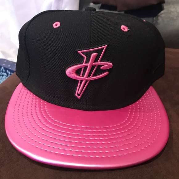 Nike Other - Nike Pearlized Pink Foamposite Hat