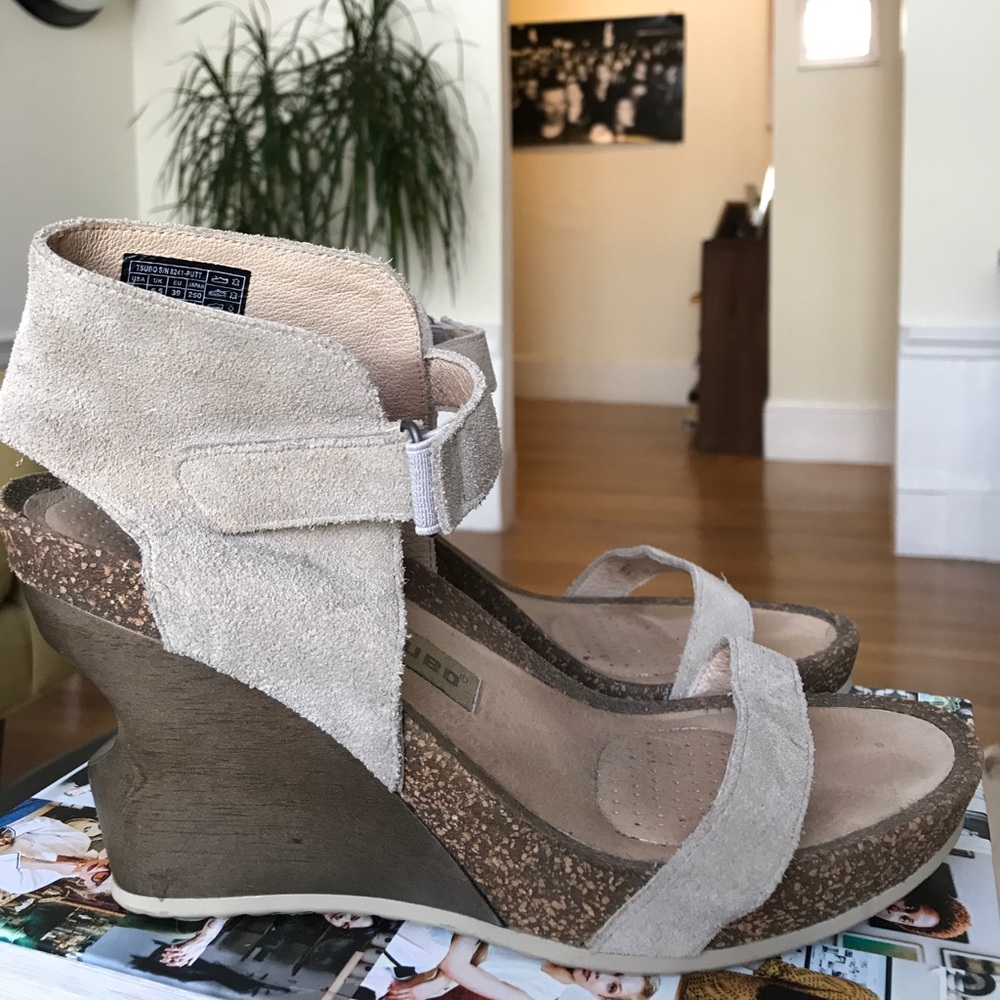 Unique Strappy Wedge Heel, Tsubo, Sz 8