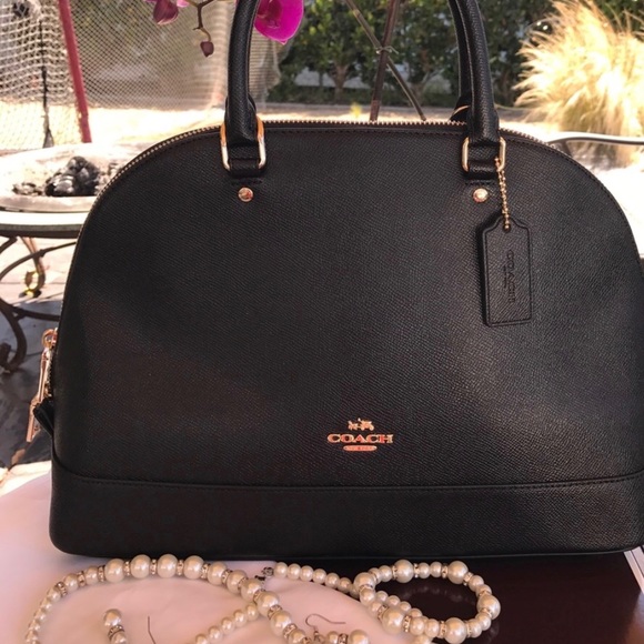 Coach Handbags - Gorgeous Coach Dome Satchel❤️🌹❤️😘