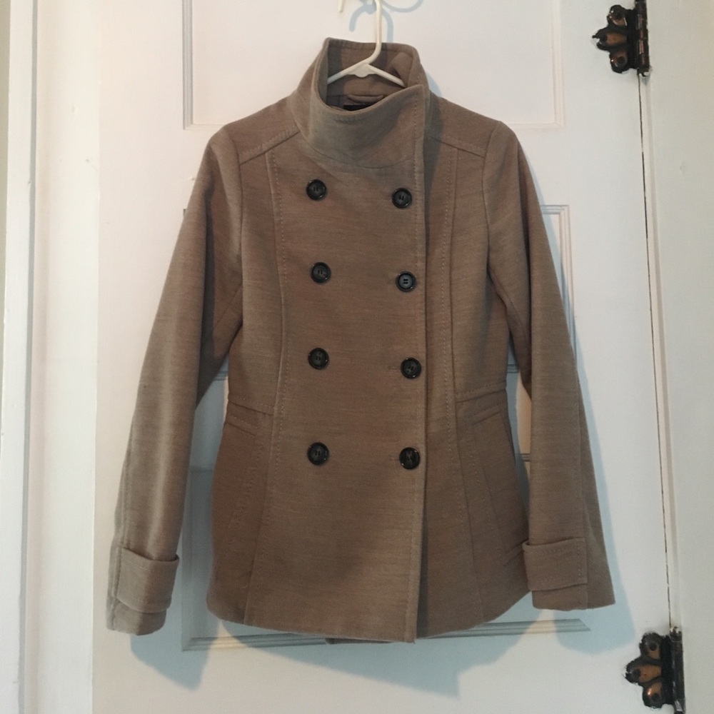 H&M camel coat. Excellent condition. Size 6.