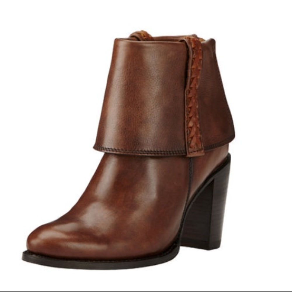 New ARIAT Suances In Aged Cognac Size 6.5