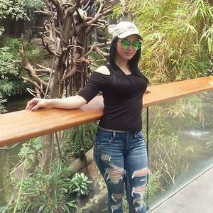 Meet your Posher, Idania