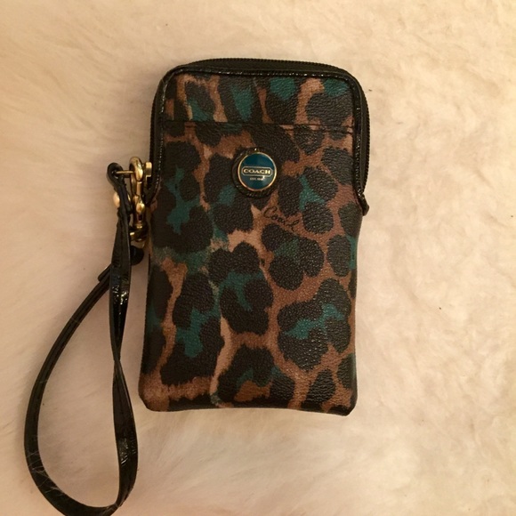 Coach Handbags - 💚 COACH WRISTLET Green/Brown/Black Leopard Print
