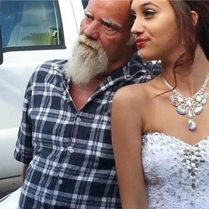 Meet your Posher, Sidney