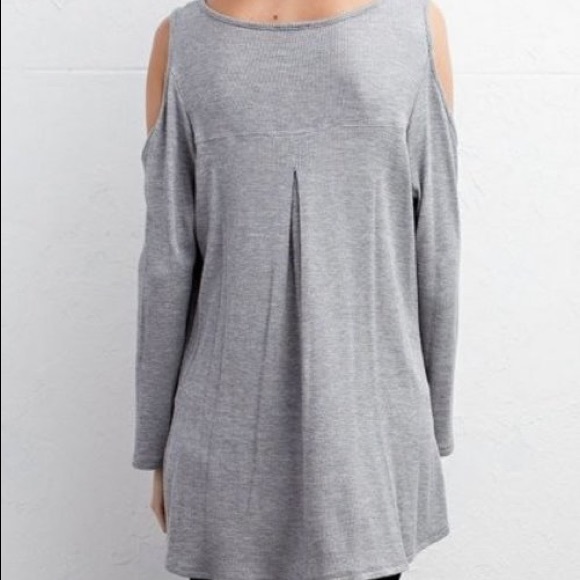 Loose Fit Top with Open Shoulders - Picture 5 of 8