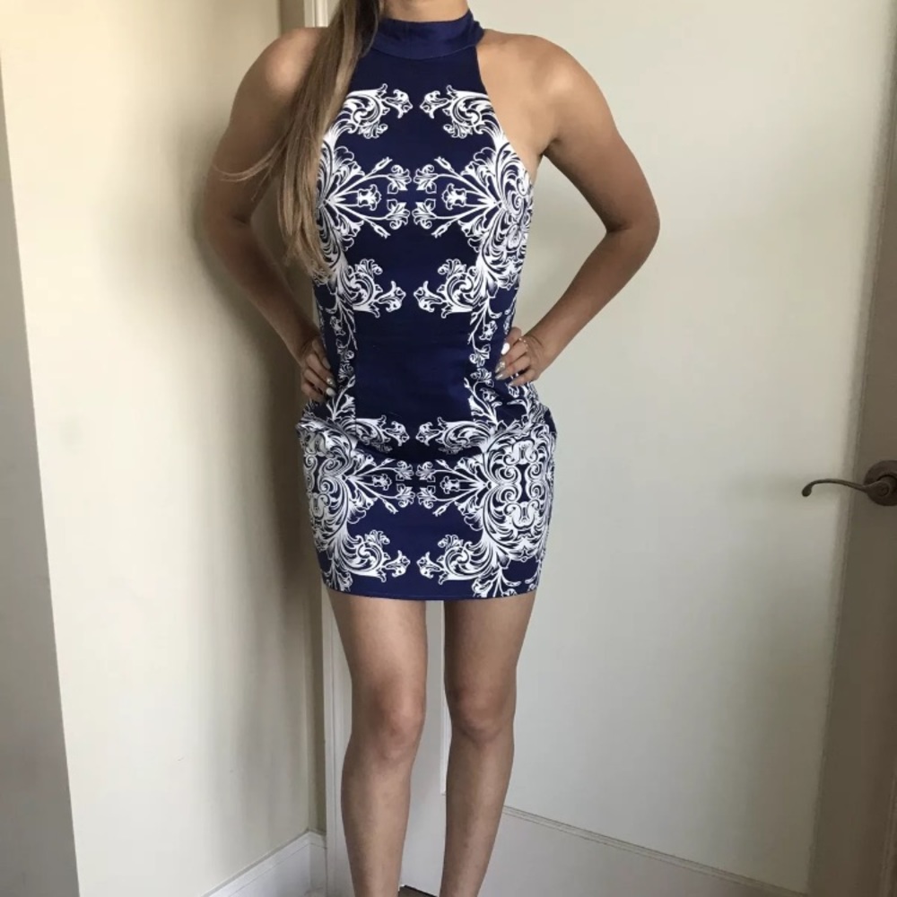 Mika & Gala Blue & White Open Back Dress Sz 4