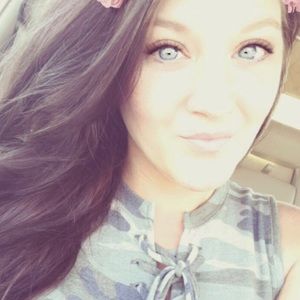 Meet your Posher, Melissa