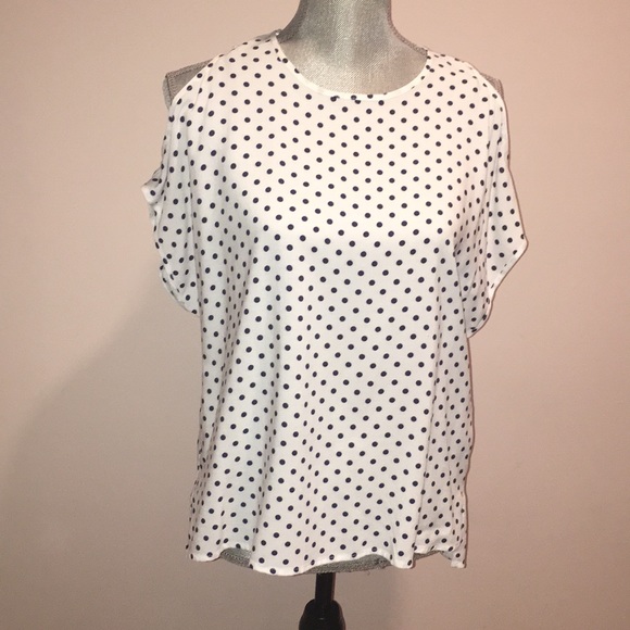 Tops - 💕Like new! Cold shoulder polka dot shirt💕