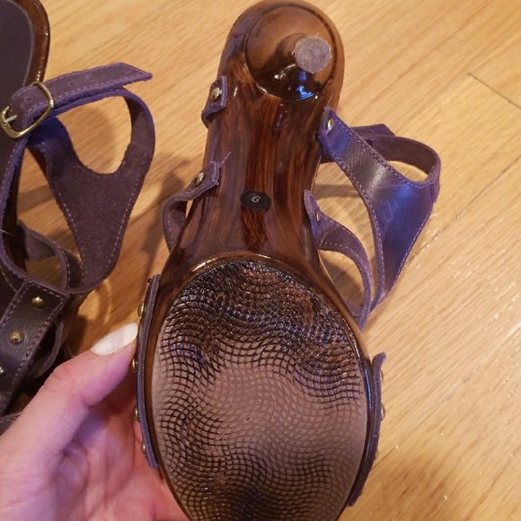 In good condition Charles David leather/wood heels - Picture 8 of 8